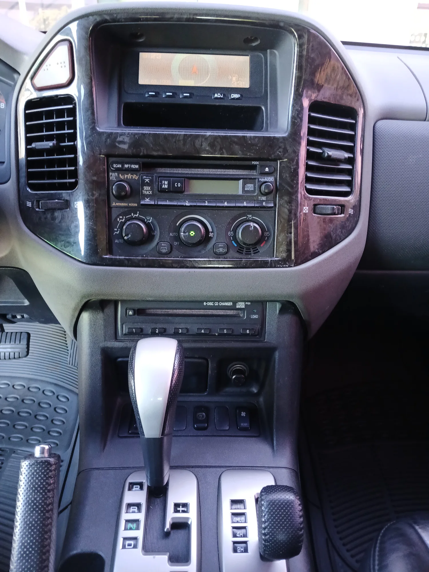 Camioneta Mitsubishi Montero 2005 Limited edición especial 3.8 litros japon en El Márquez — foto 9