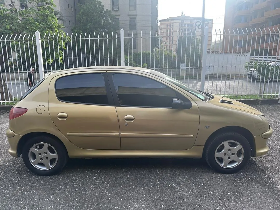 Sedán Peugeot 206 2008 N/A en Guarenas