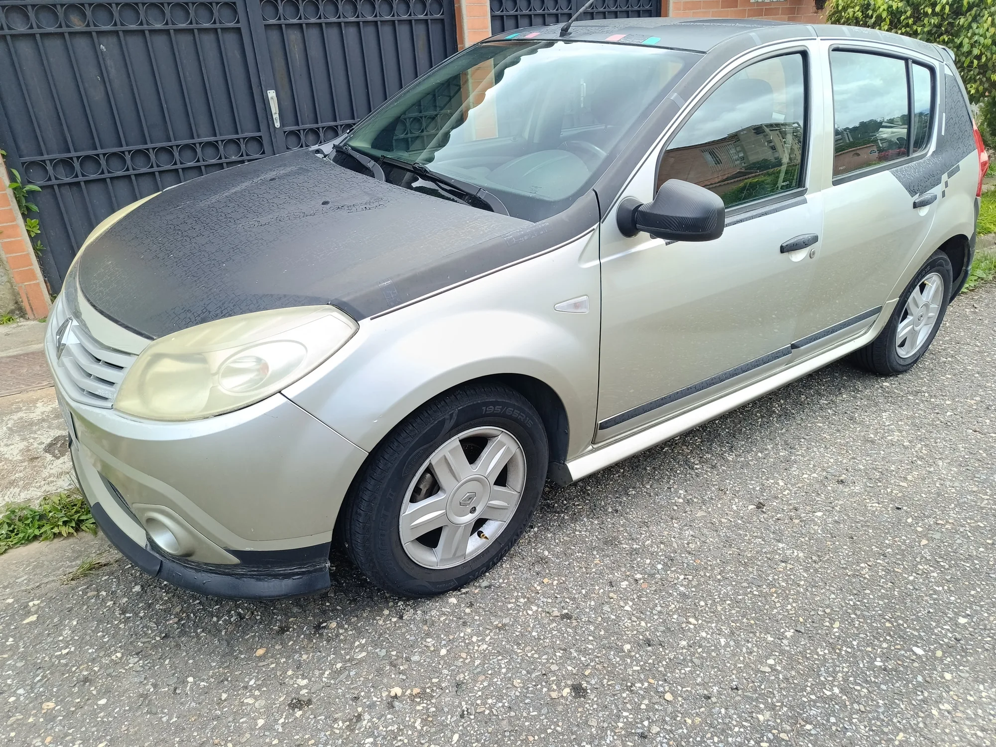 Hatchback Renault Sandero 2009 1.6 8v en Caracas — foto 2