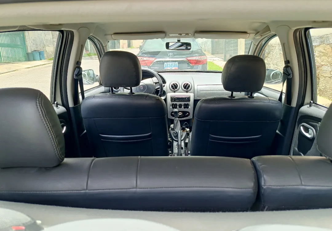 Hatchback Renault Sandero 2009 1.6 8v en Caracas — foto 4