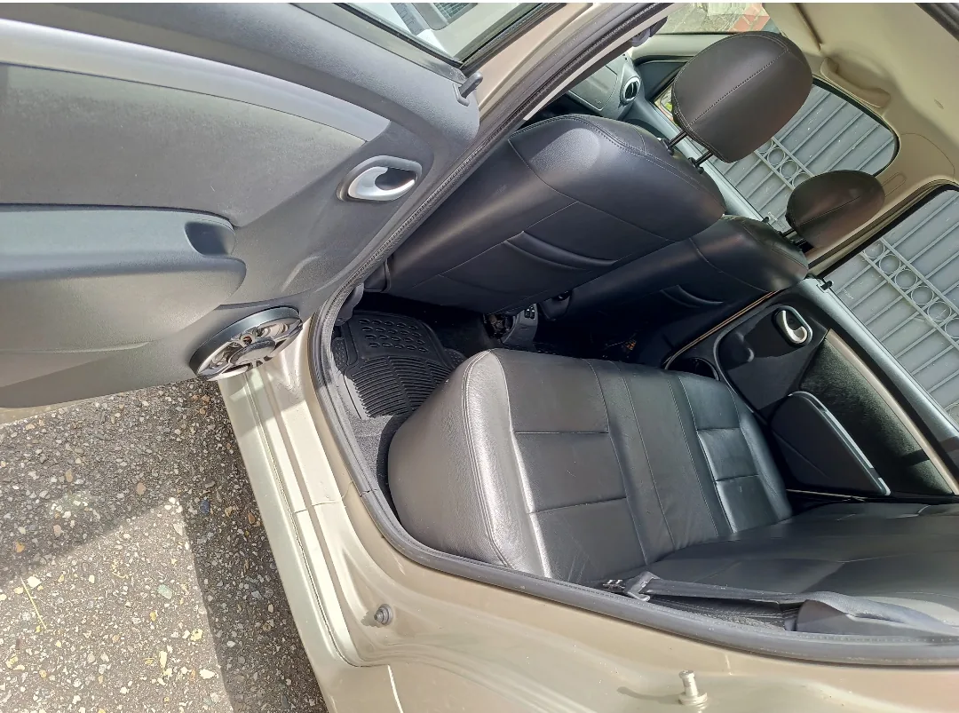 Hatchback Renault Sandero 2009 1.6 8v en Caracas — foto 5