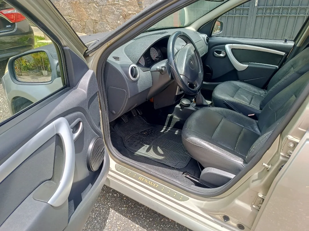 Hatchback Renault Sandero 2009 1.6 8v en Caracas — foto 7