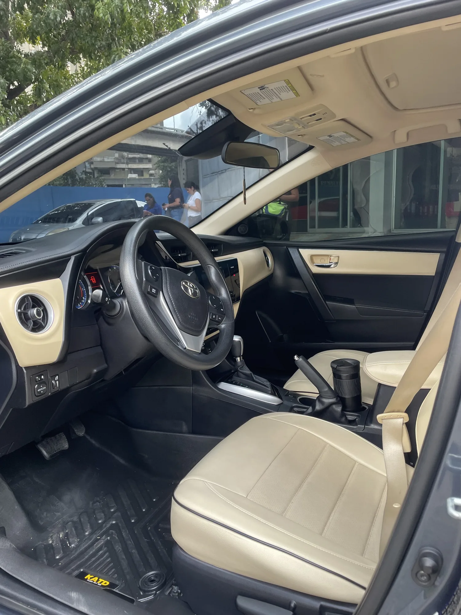 Sedán Toyota Corolla SE 2017 SE en Caracas — foto 5