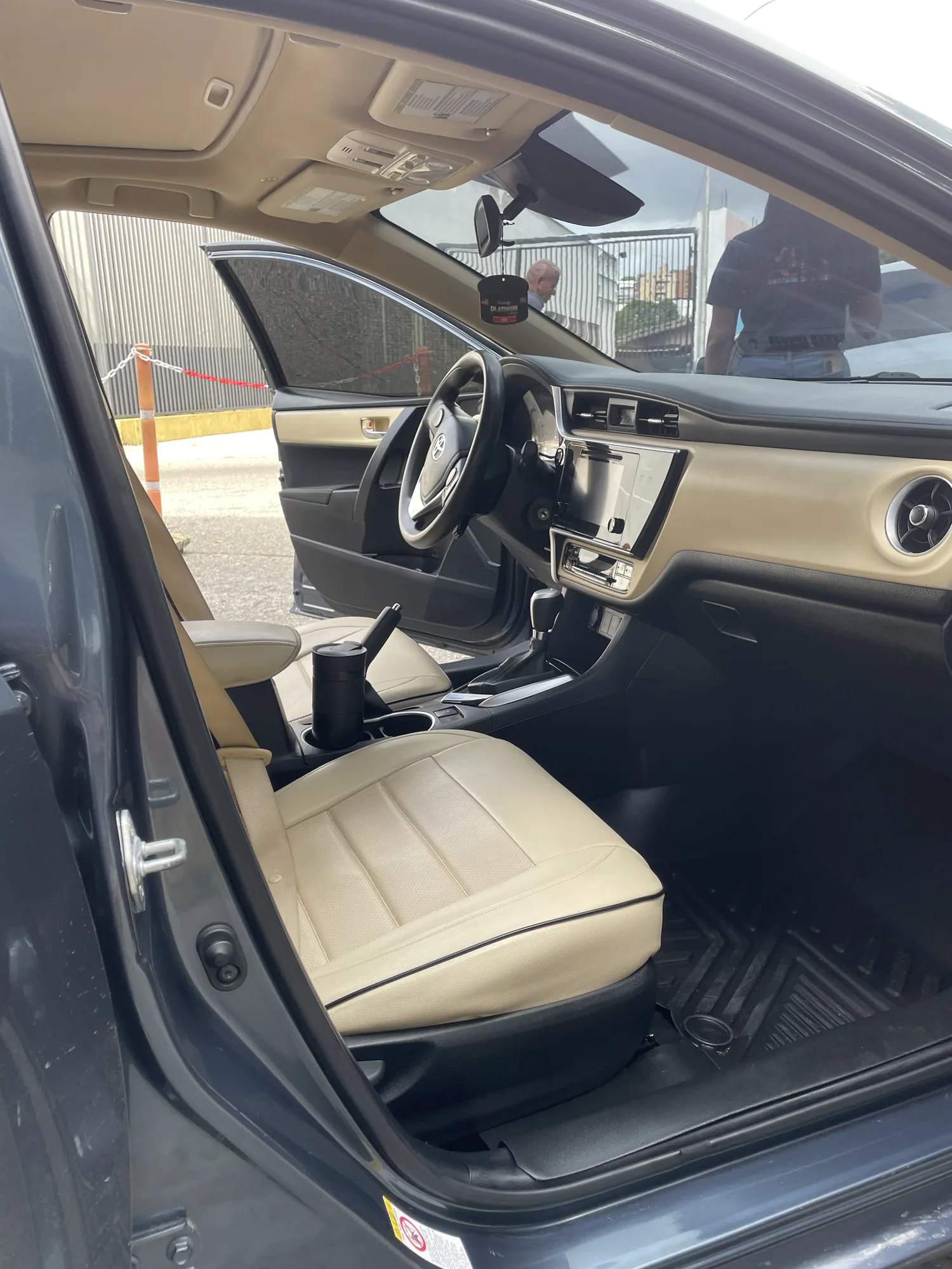 Sedán Toyota Corolla SE 2017 SE en Caracas — foto 7