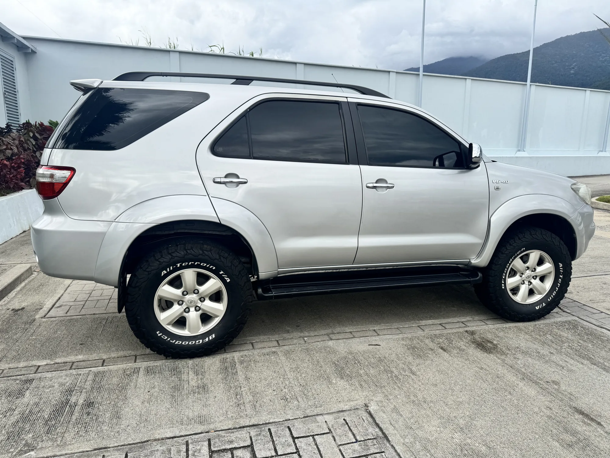 Camioneta Toyota Fortuner SR 2010 4 x4 en Libertador