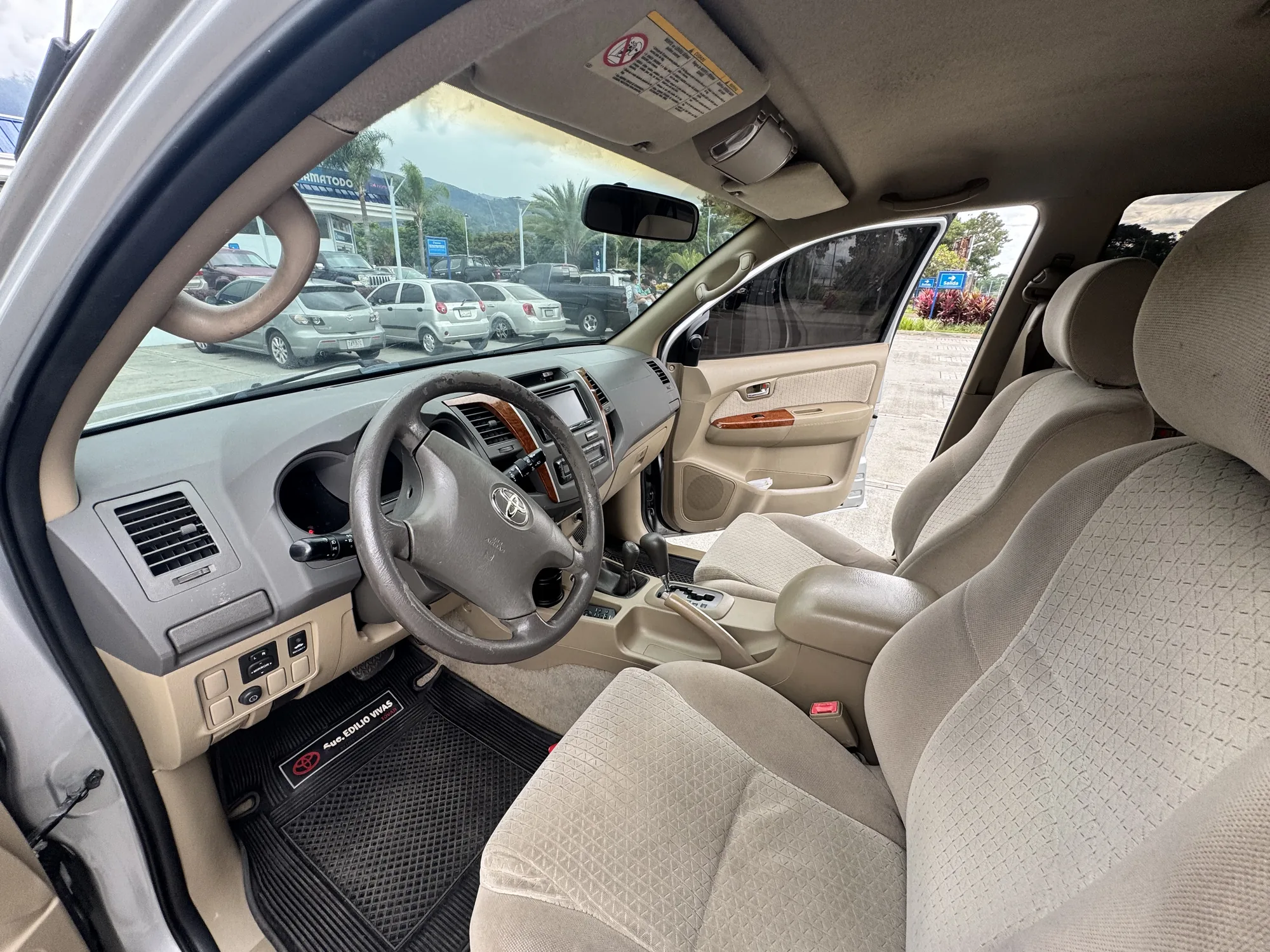 Camioneta Toyota Fortuner SR 2010 4 x4 en Libertador — foto 10
