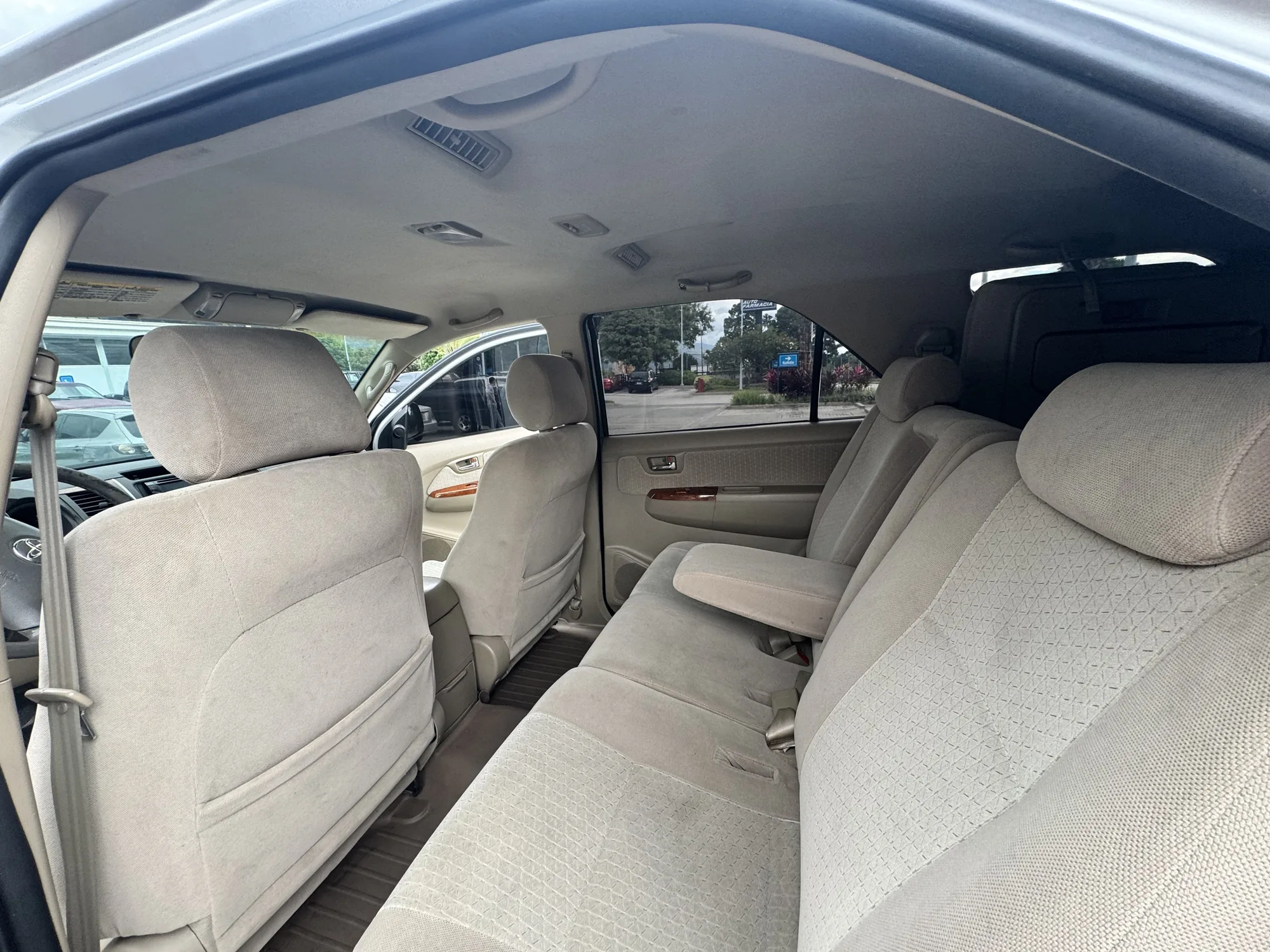 Camioneta Toyota Fortuner SR 2010 4 x4 en Libertador — foto 11