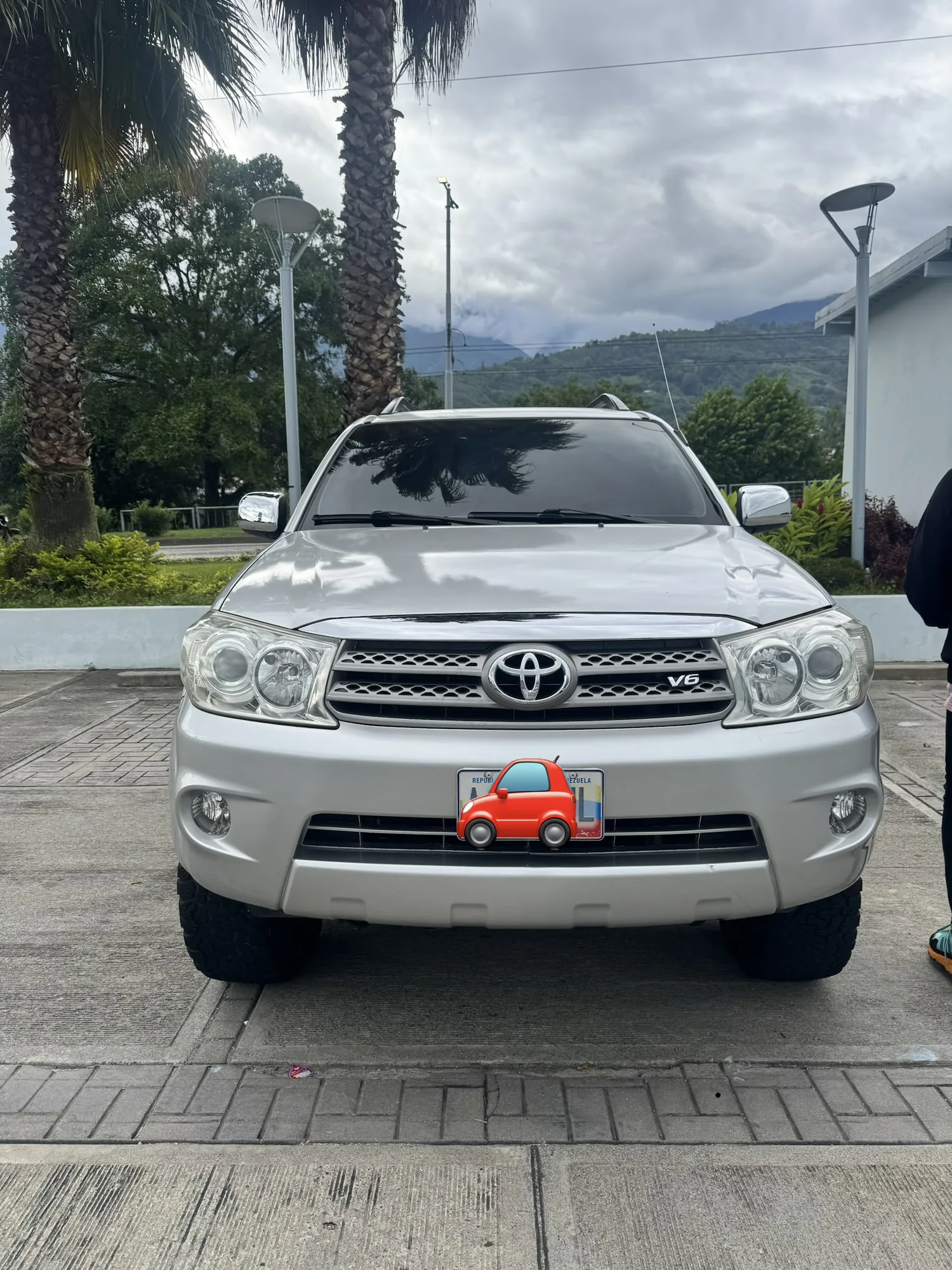 Camioneta Toyota Fortuner SR 2010 4 x4 en Libertador — foto 4