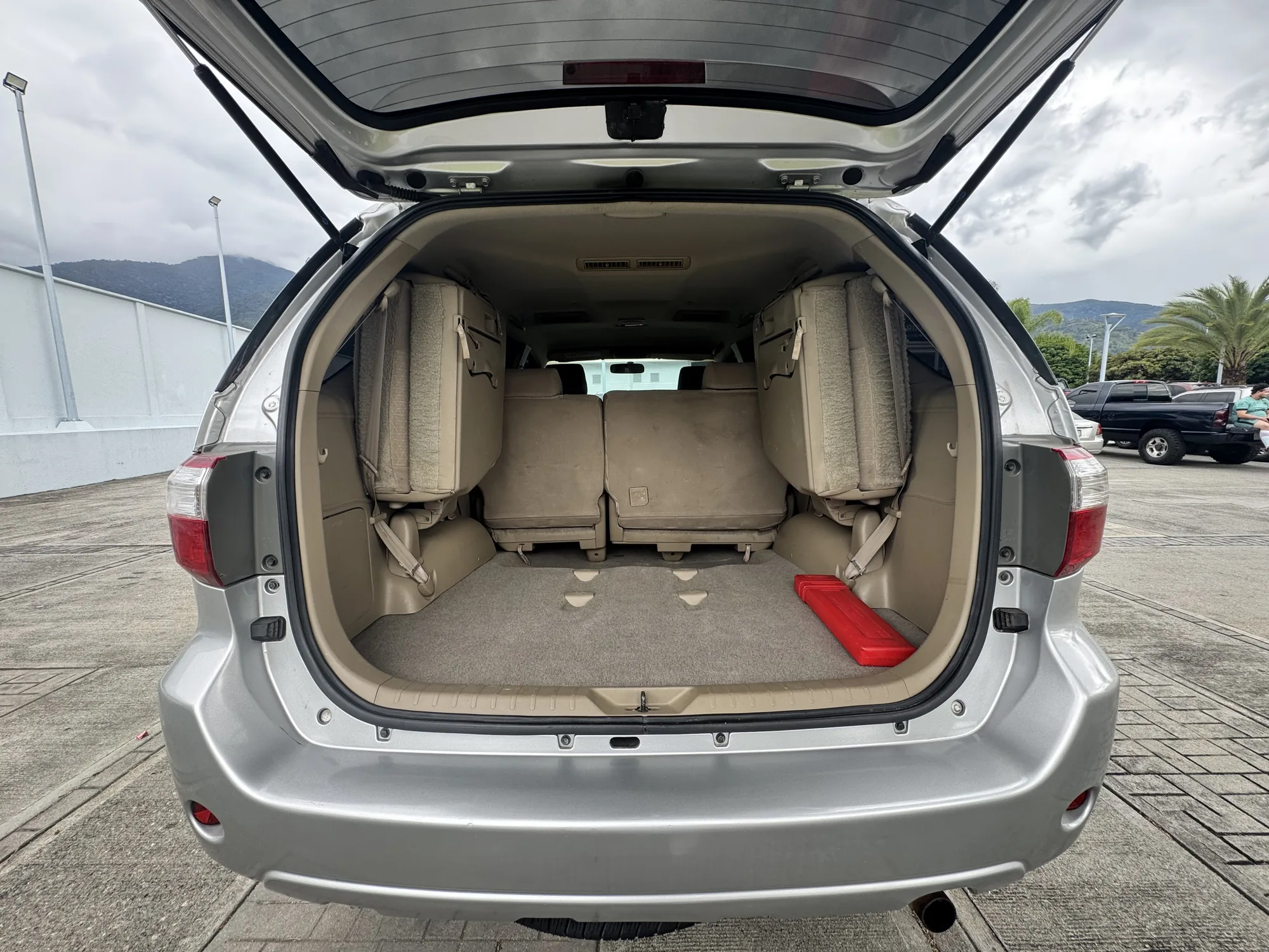 Camioneta Toyota Fortuner SR 2010 4 x4 en Libertador — foto 6