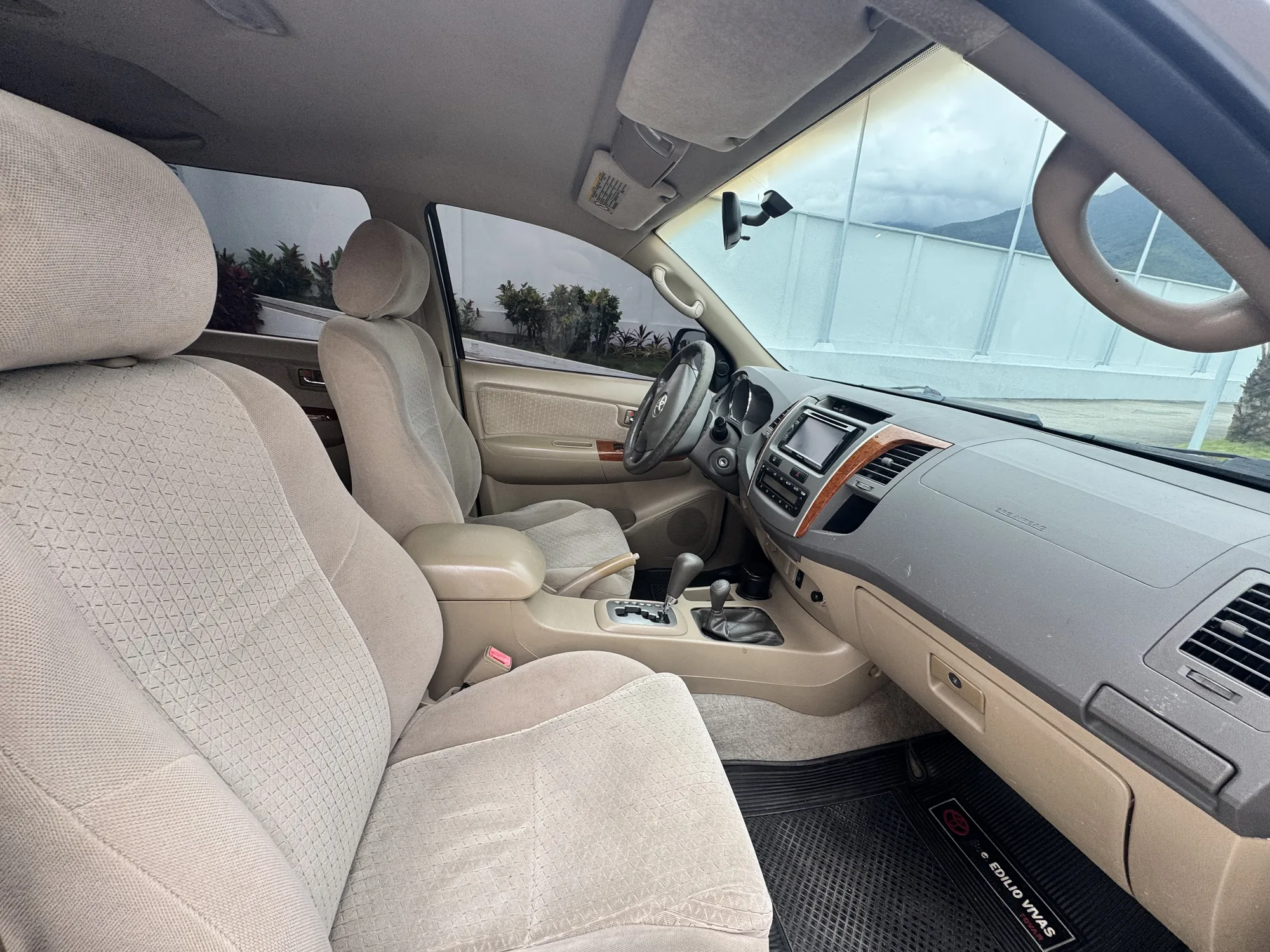 Camioneta Toyota Fortuner SR 2010 4 x4 en Libertador — foto 8