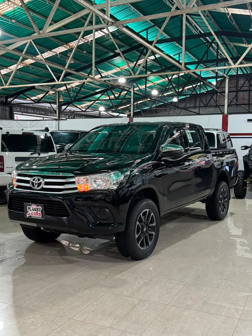 Camioneta Toyota Hilux 2026 en Caracas — foto 11