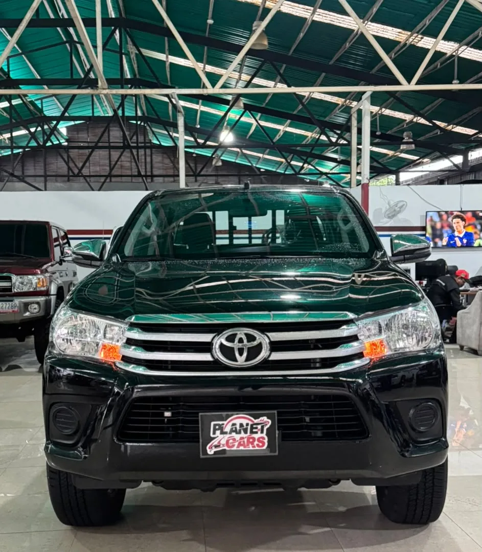 Camioneta Toyota Hilux 2026 en Caracas — foto 2
