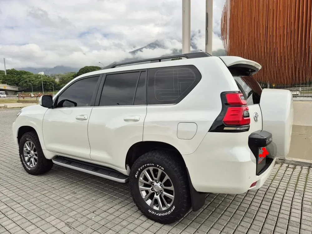 SUV Toyota Land Cruiser 2020 VX en Caracas — foto 2