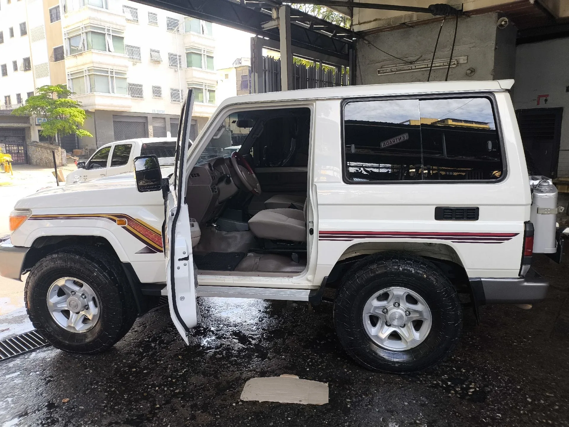 SUV Toyota Land Cruiser 2022 Serie 70 en Caracas — foto 5