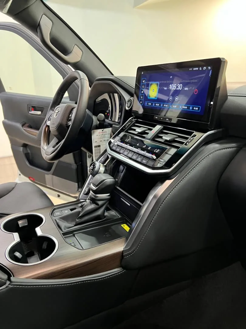 Camioneta Toyota Land cruiser LC300 2025 en Libertador — foto 6