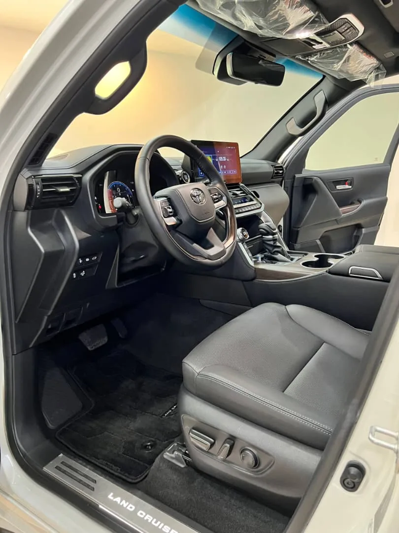 Camioneta Toyota Land cruiser LC300 2025 en Libertador — foto 9