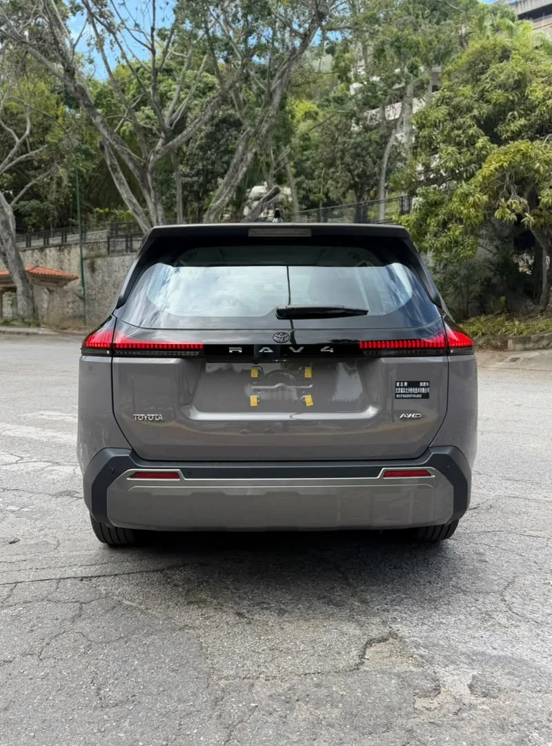 Camioneta Toyota RAV4 2026 en Libertador — foto 11
