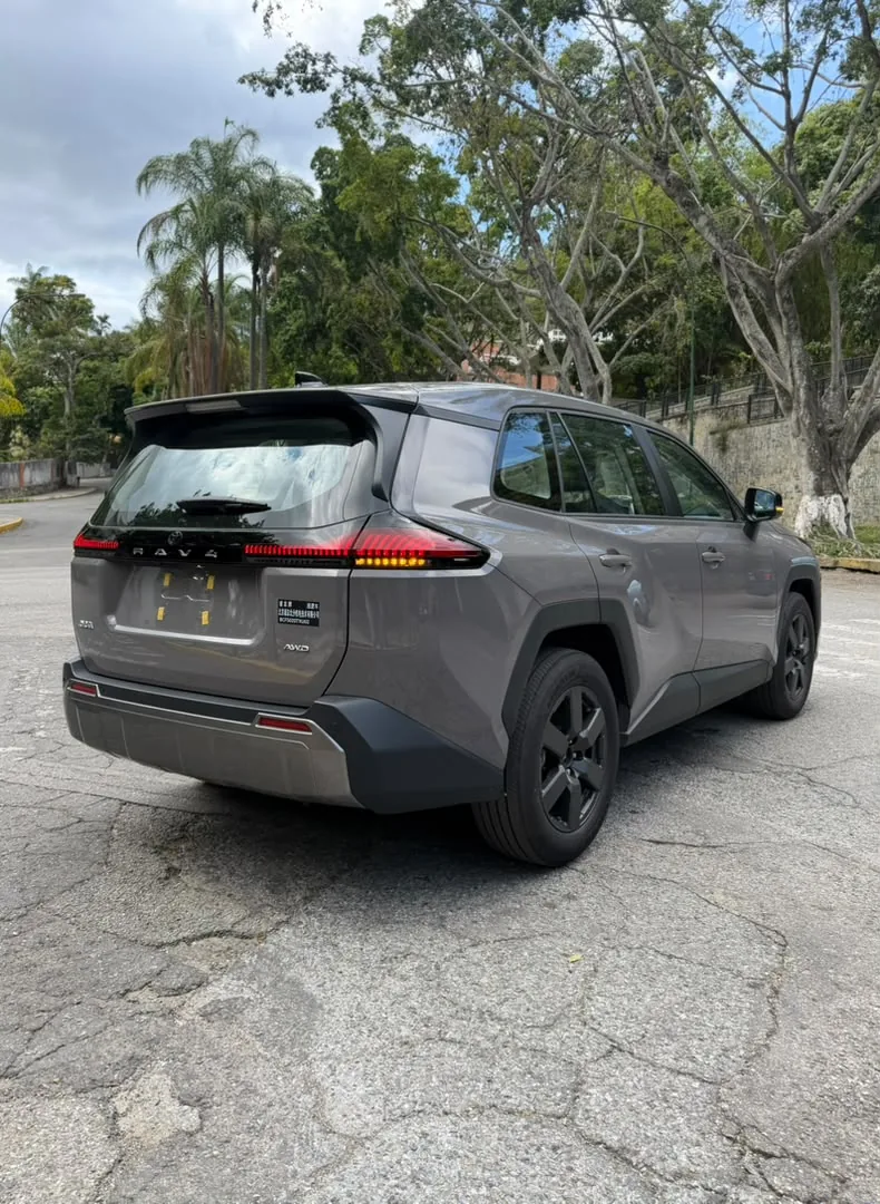 Camioneta Toyota RAV4 2026 en Libertador — foto 3