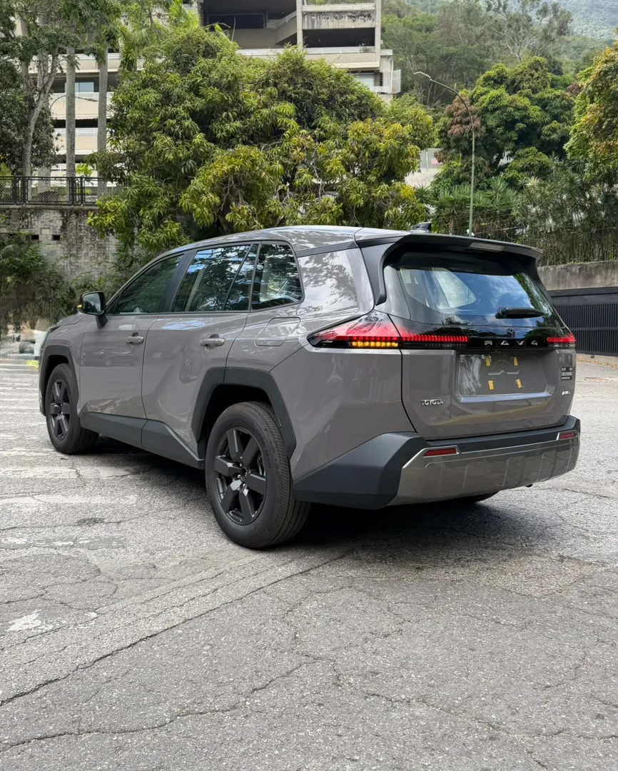 Camioneta Toyota RAV4 2026 en Libertador — foto 4