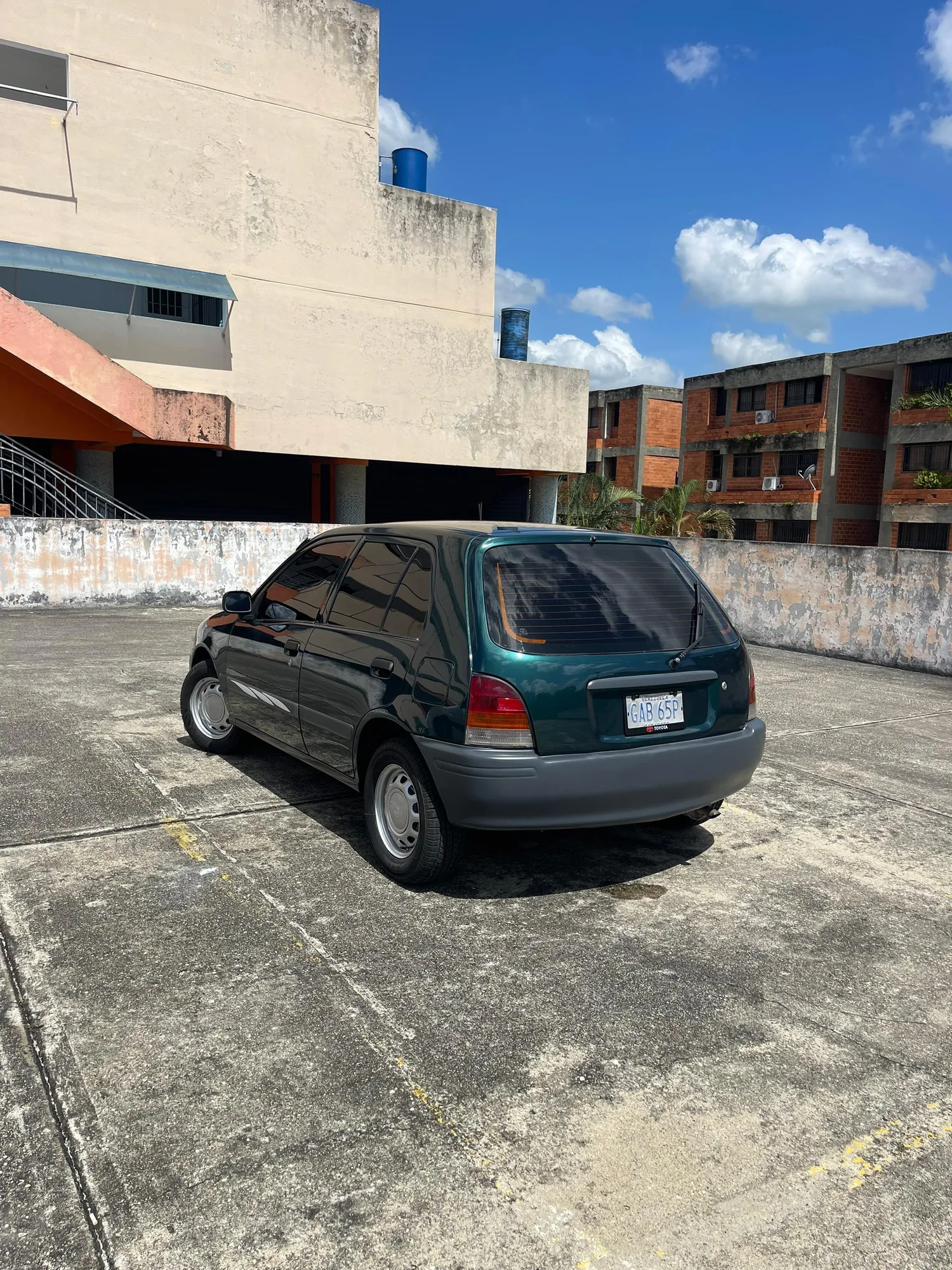 Hatchback Toyota Starlet 1998 XLT en Naguanagua — foto 2