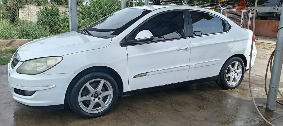Sedán Chery Orinoco 2015 en Ciudad Ojeda — foto 7