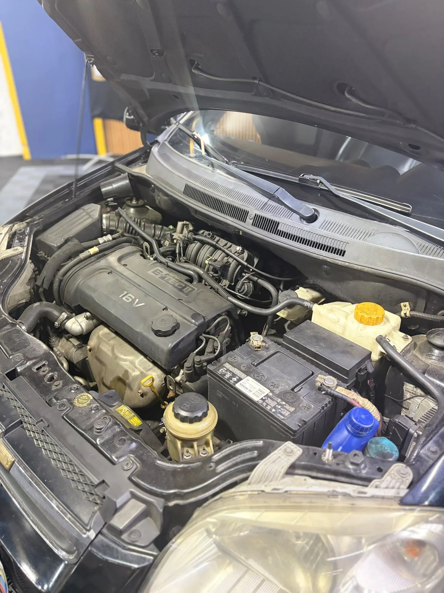 Sedán Chevrolet Aveo LT 2012 en Caracas — foto 4