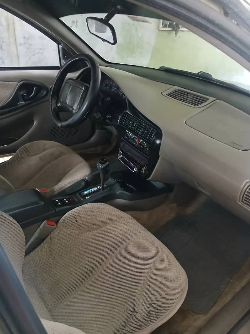 Sedán Chevrolet Cavalier 2000 en Maracay — foto 3