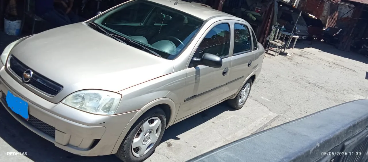 Sedán Chevrolet Corsa 2011 en Caracas — foto 3