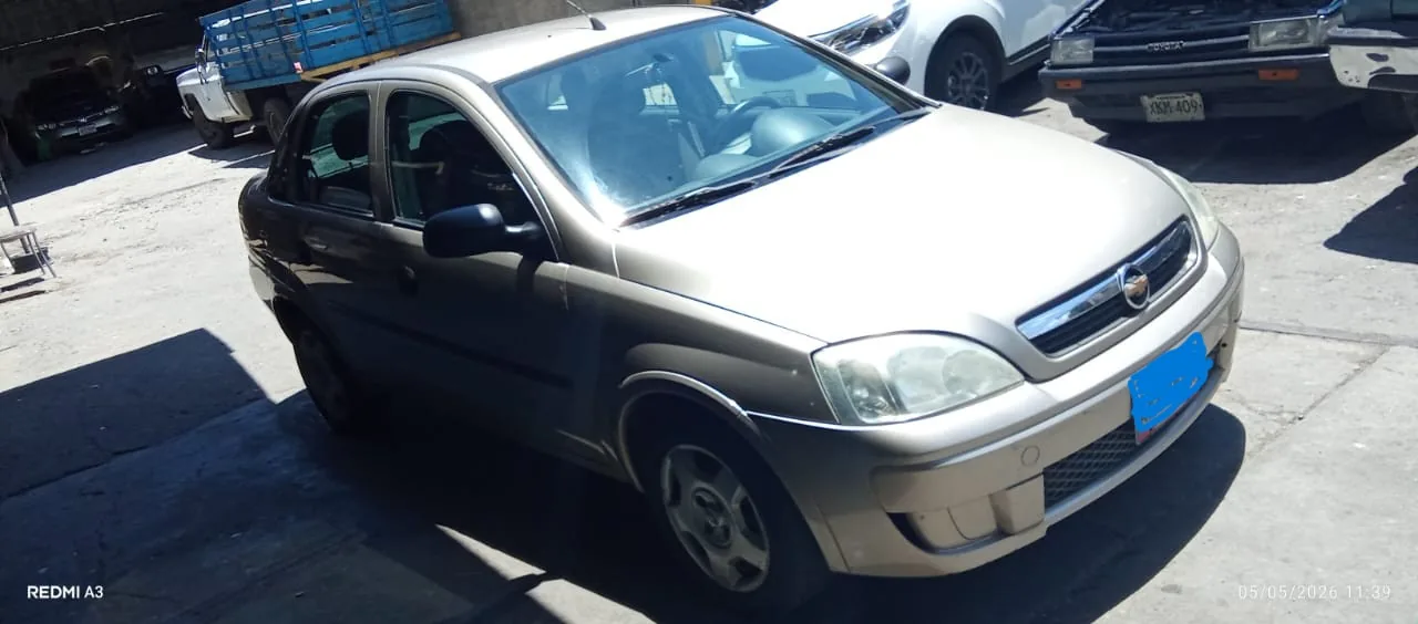 Sedán Chevrolet Corsa 2011 en Caracas — foto 4