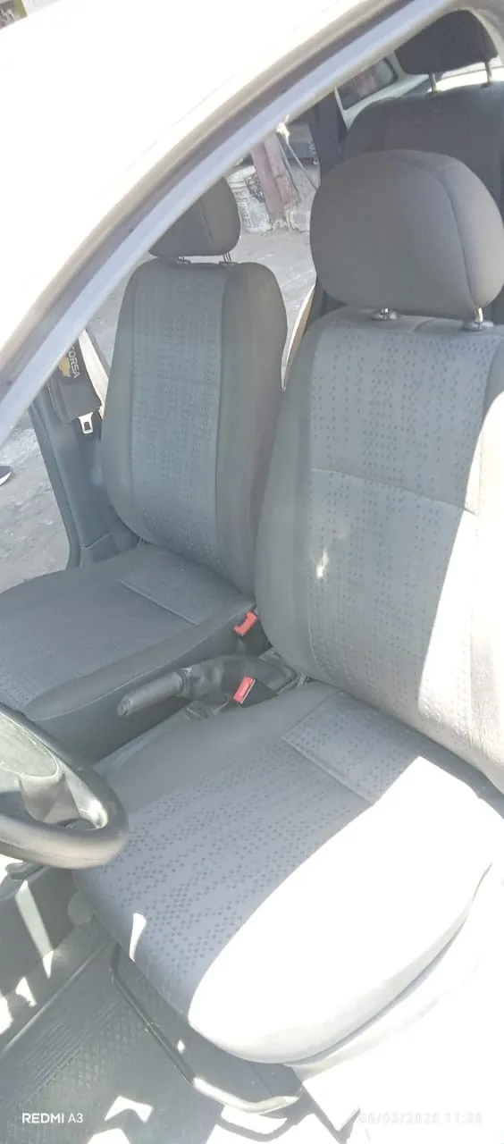 Sedán Chevrolet Corsa 2011 en Caracas — foto 6