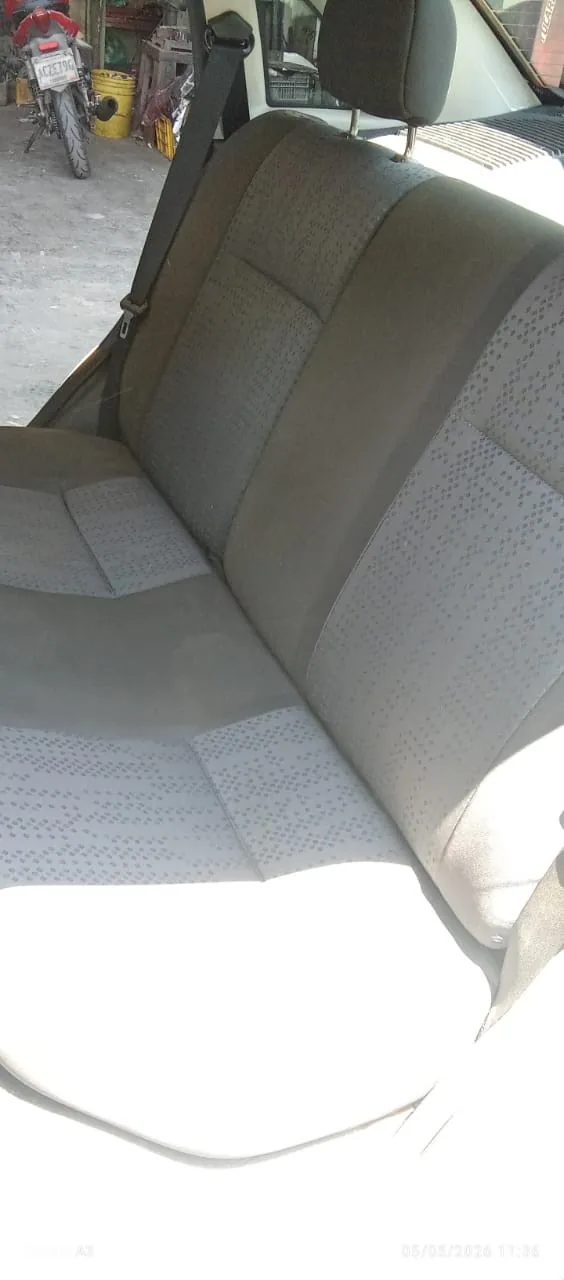 Sedán Chevrolet Corsa 2011 en Caracas — foto 7