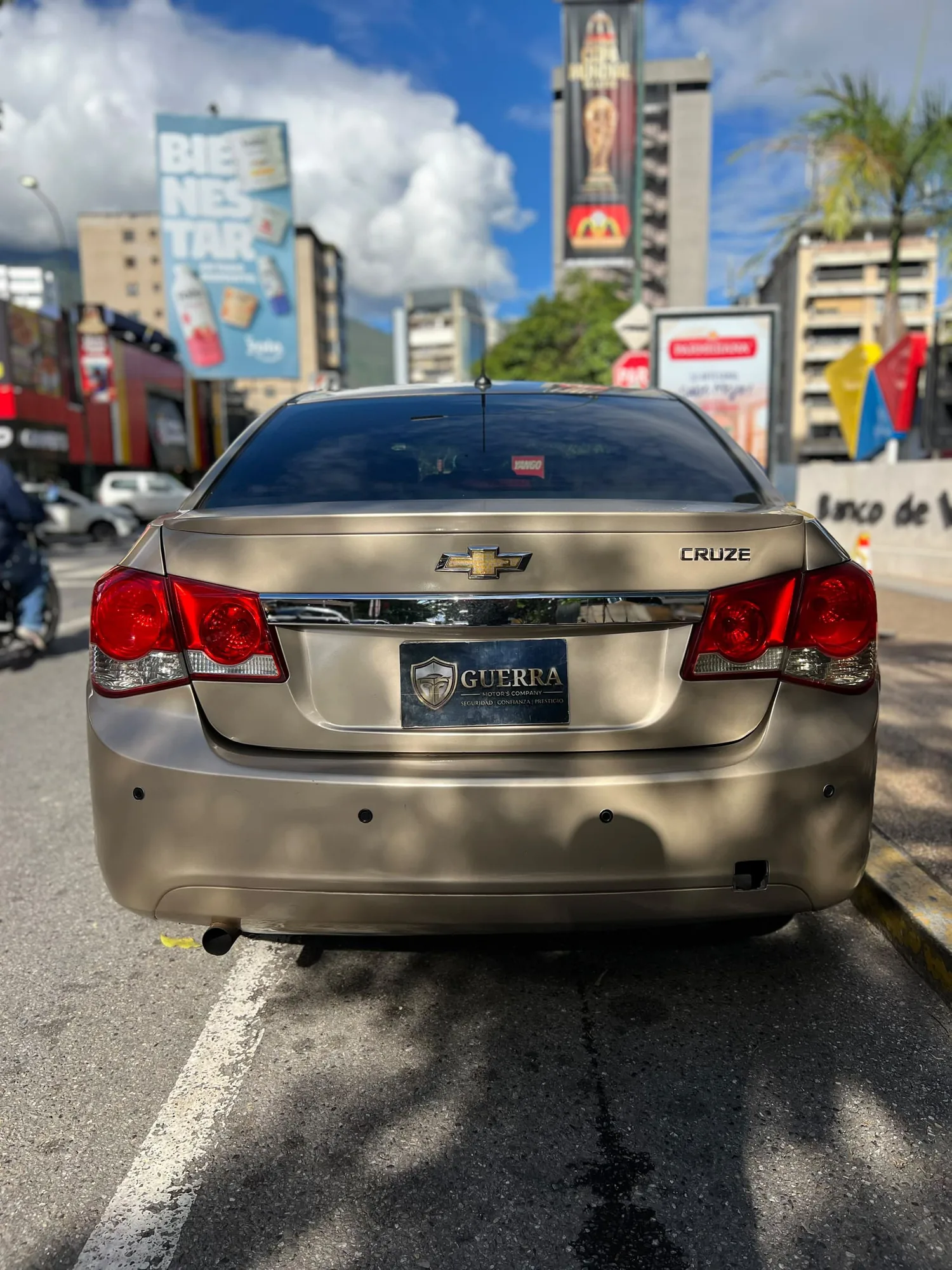 Sedán Chevrolet Cruze 2013 en Caracas — foto 2