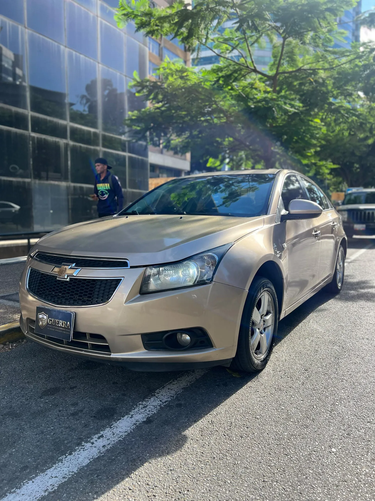 Sedán Chevrolet Cruze 2013 en Caracas — foto 3