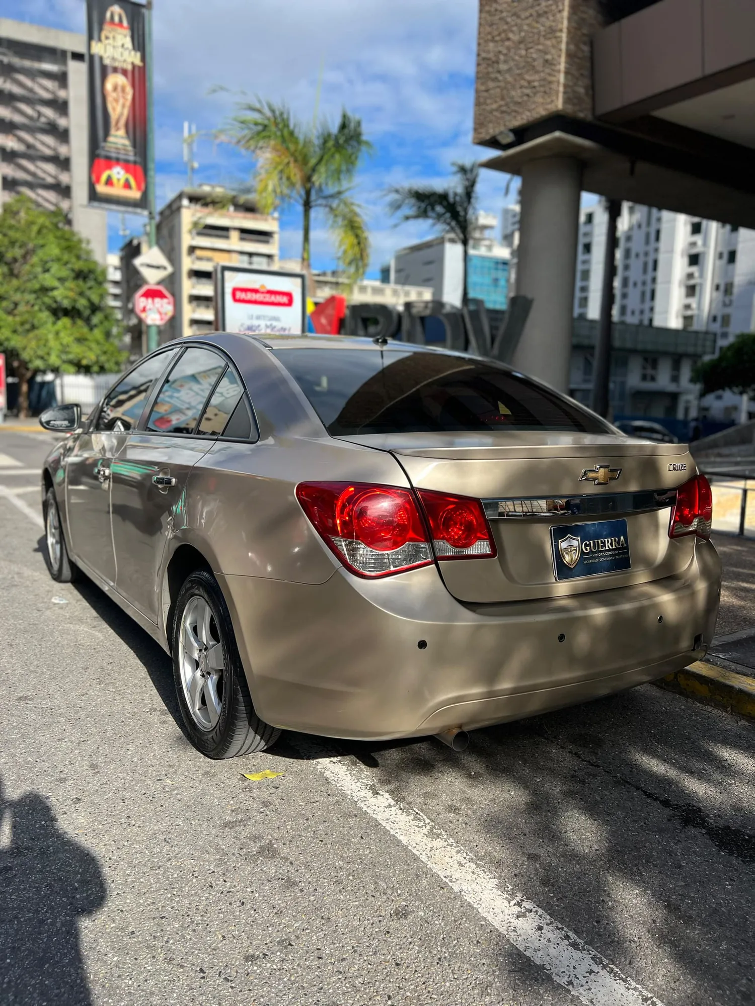 Sedán Chevrolet Cruze 2013 en Caracas — foto 4
