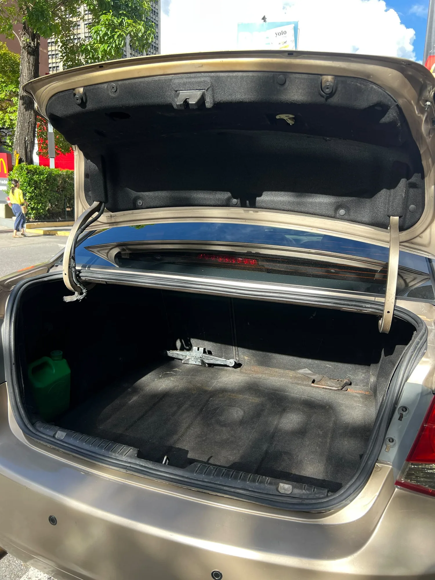 Sedán Chevrolet Cruze 2013 en Caracas — foto 6