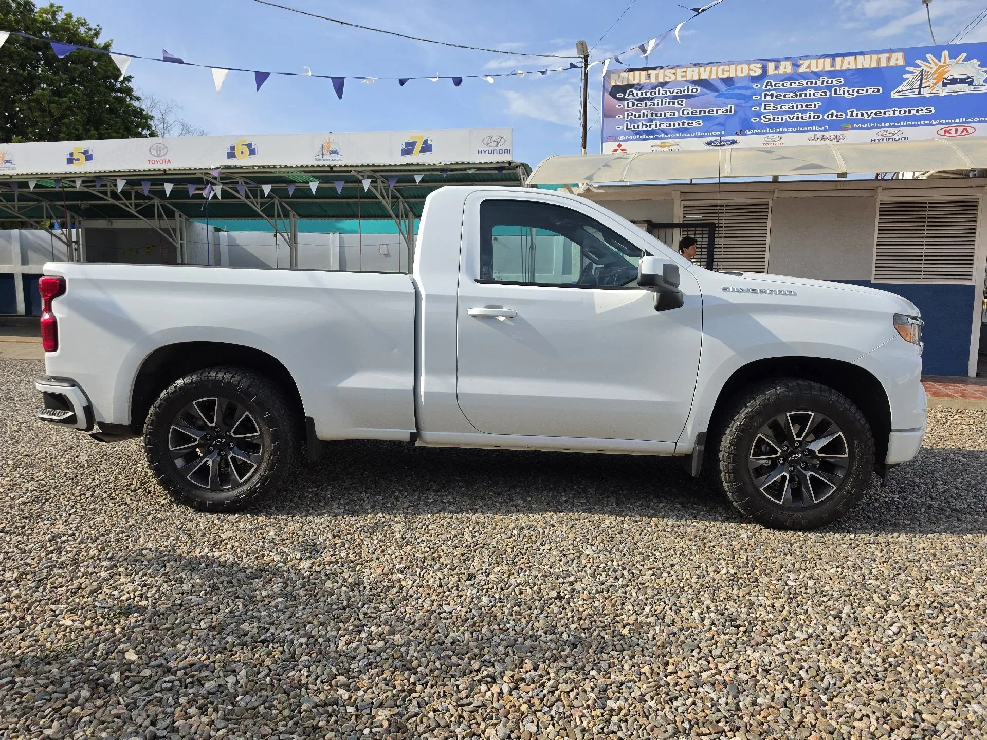 Pickup Chevrolet Silverado 2023 Importada en Punto fijo — foto 18