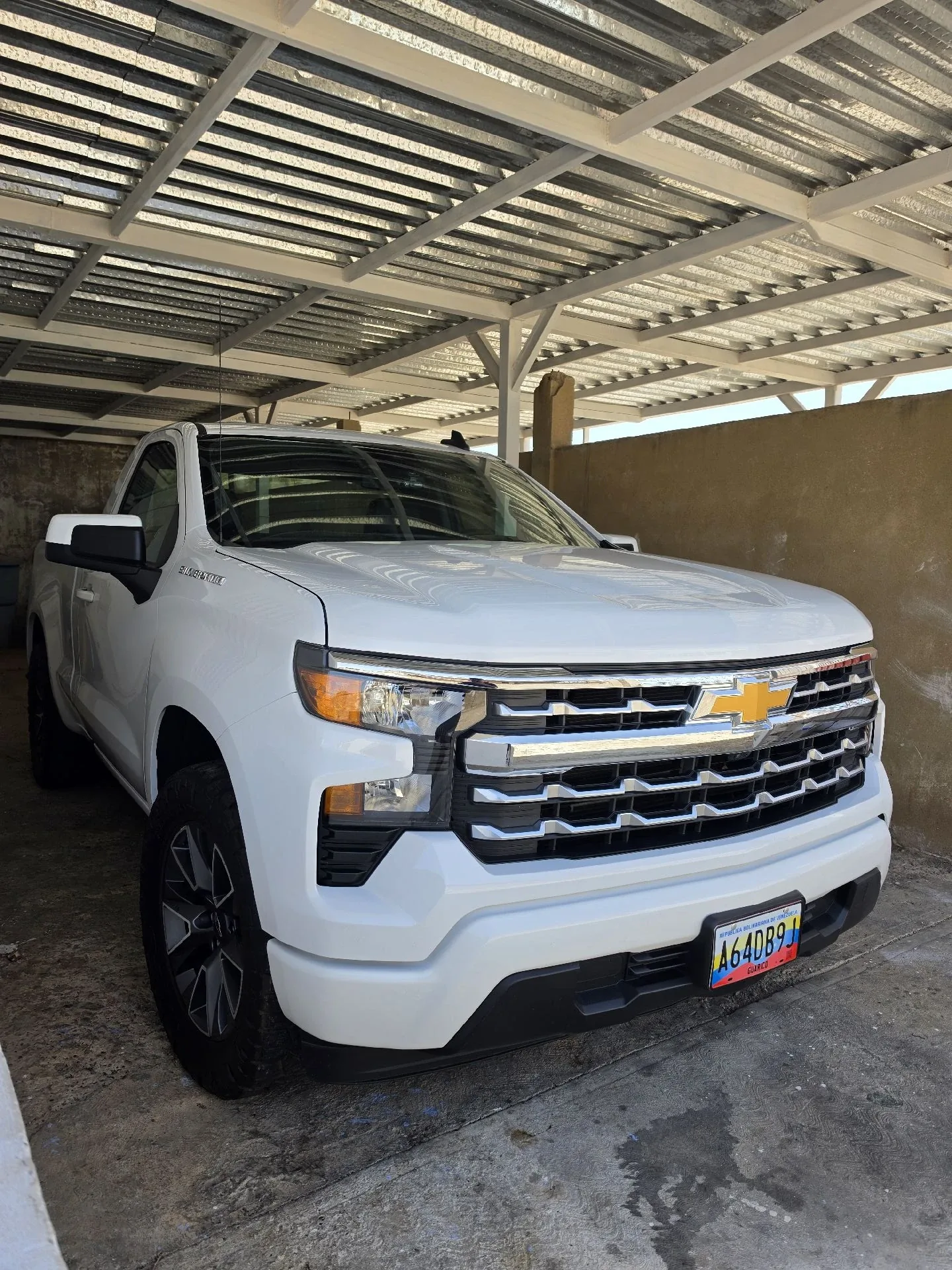 Pickup Chevrolet Silverado 2023 Importada en Punto fijo — foto 19