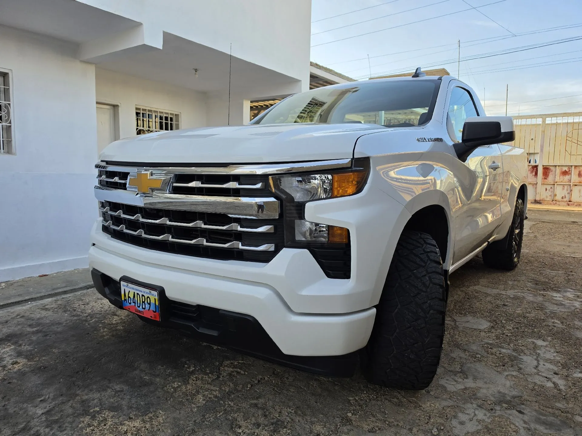 Pickup Chevrolet Silverado 2023 Importada en Punto fijo — foto 3