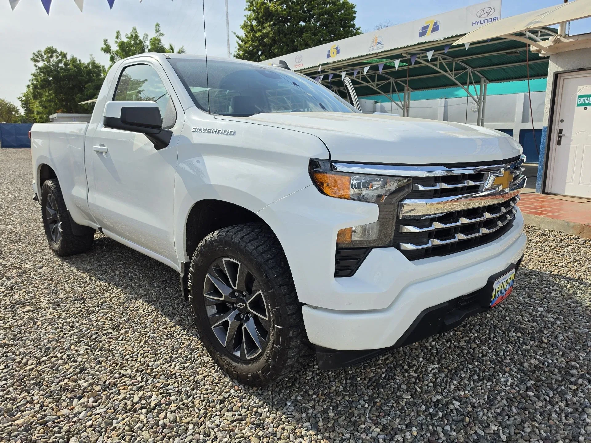 Pickup Chevrolet Silverado 2023 Importada en Punto fijo — foto 20