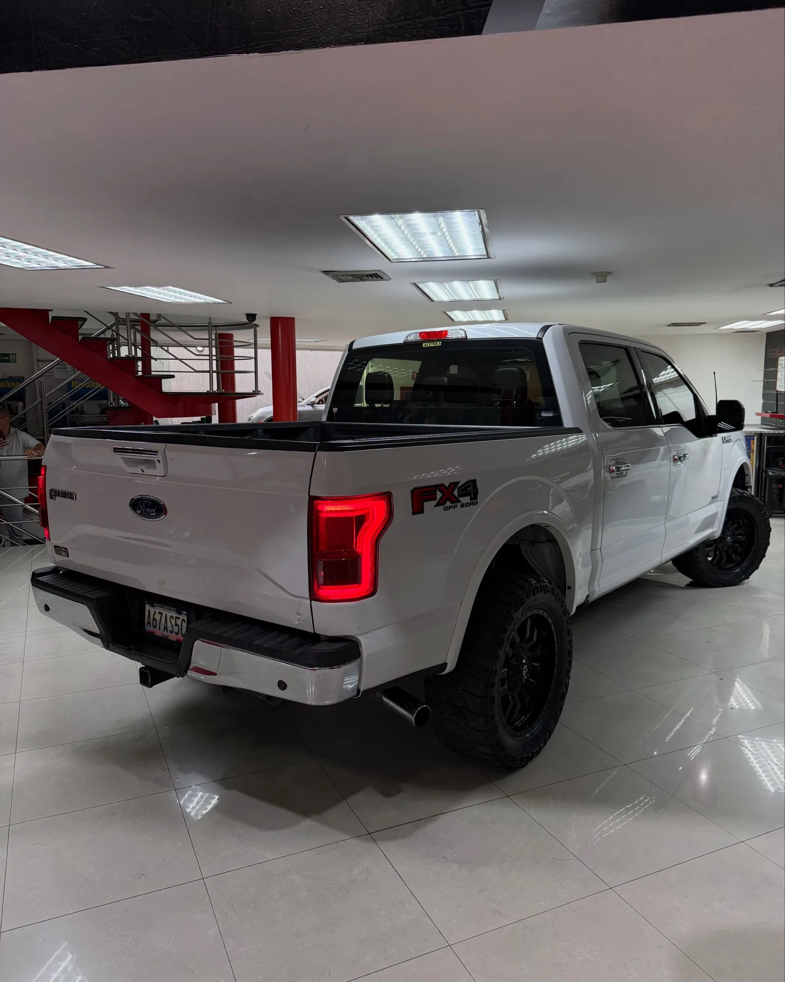 Pickup Ford F-150 2017 Lariat en Caracas — foto 4
