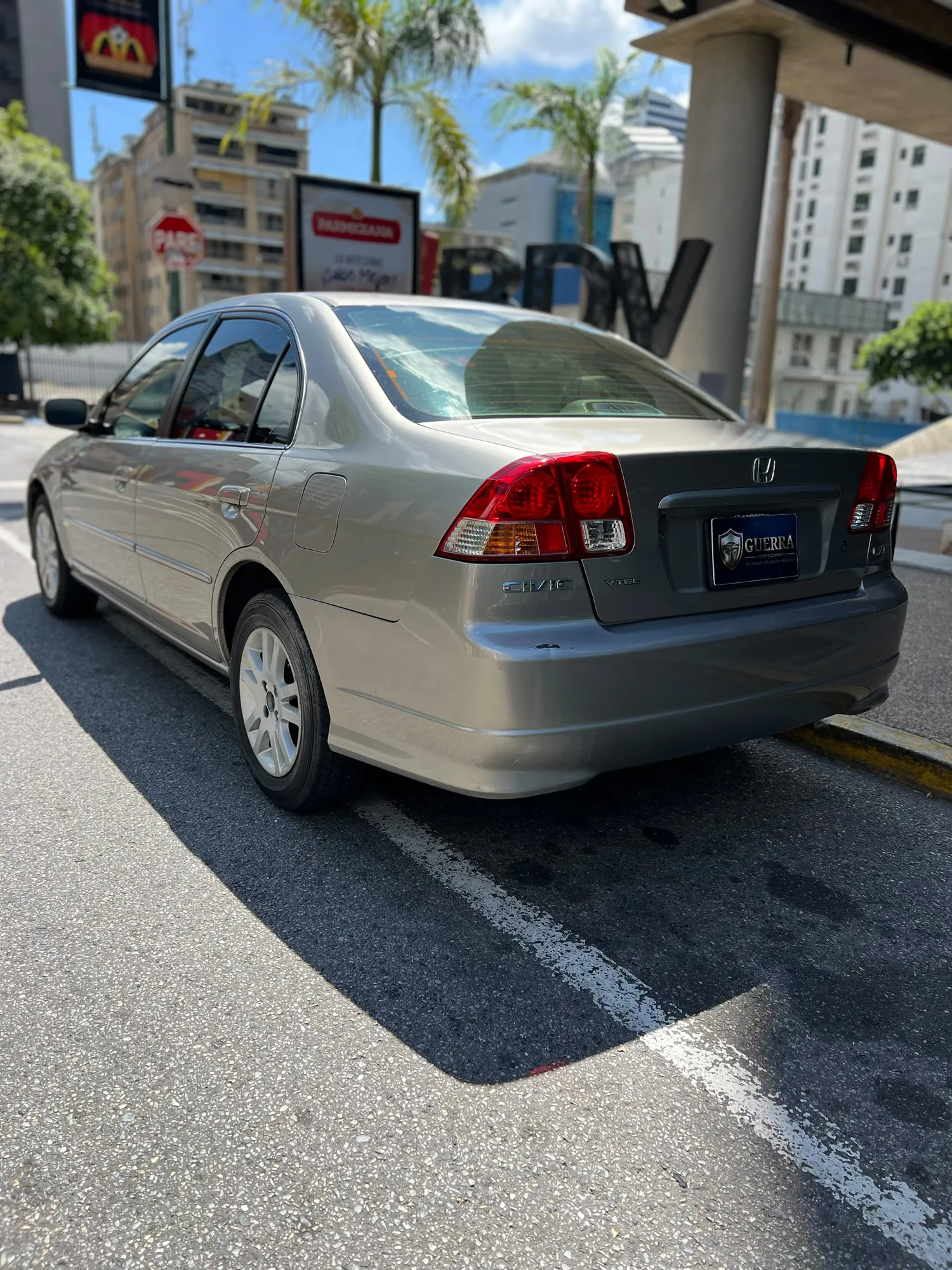 Sedán Honda Civic 2006 en Caracas — foto 2