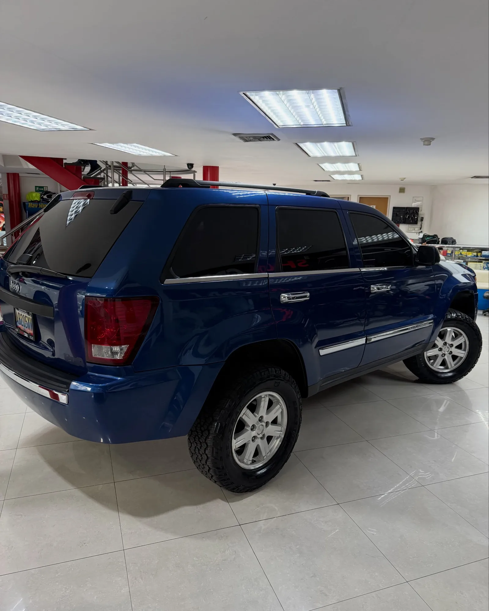 SUV Jeep Grand Cherokee 2010 Blindada en Caracas — foto 6