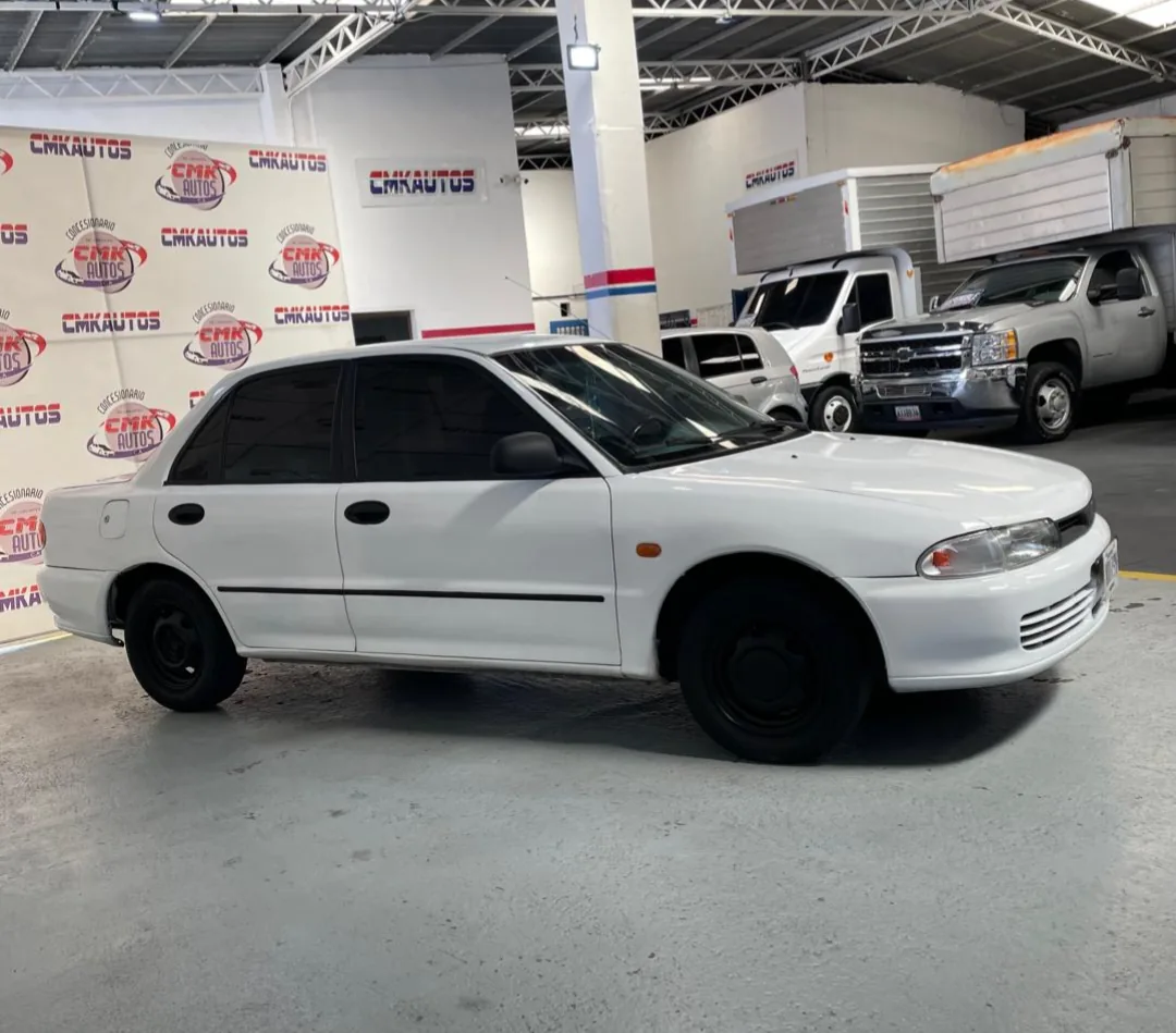 Carro Mitsubishi Lancer 1997 en Caracas — foto 3