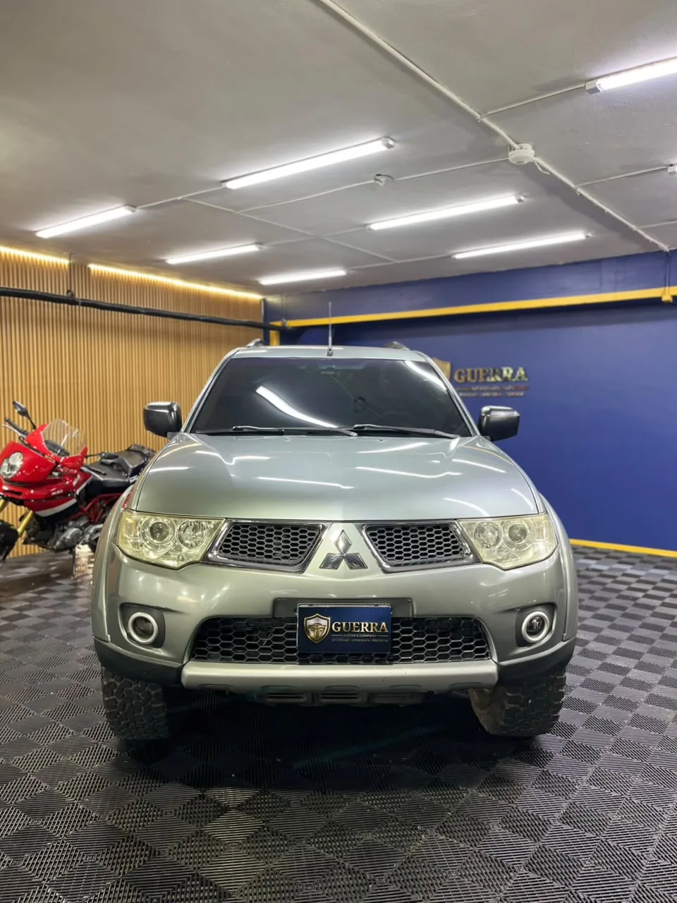 SUV Mitsubishi Montero Sport 2015 GLX en Caracas — foto 4