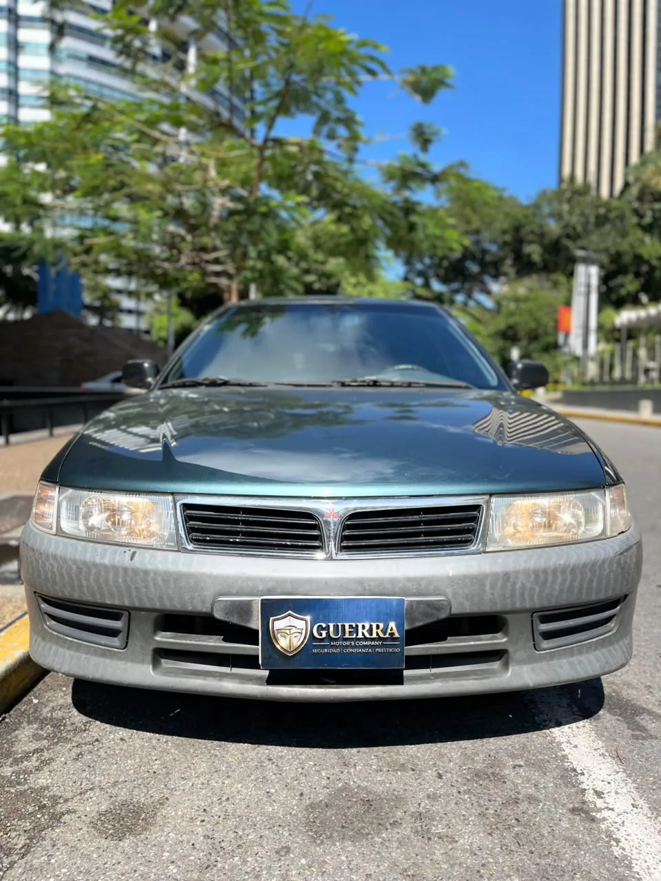 Sedán Mitsubishi Signo 2007 en Caracas — foto 2