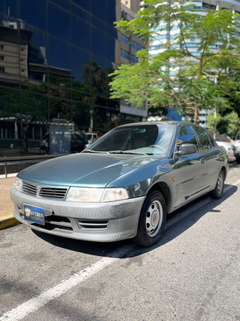 Sedán Mitsubishi Signo 2007 en Caracas — foto 3