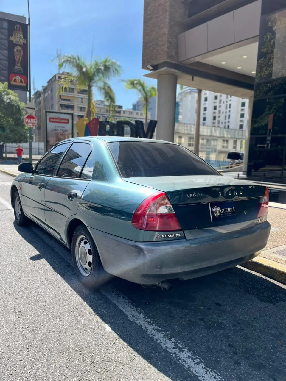 Sedán Mitsubishi Signo 2007 en Caracas — foto 6