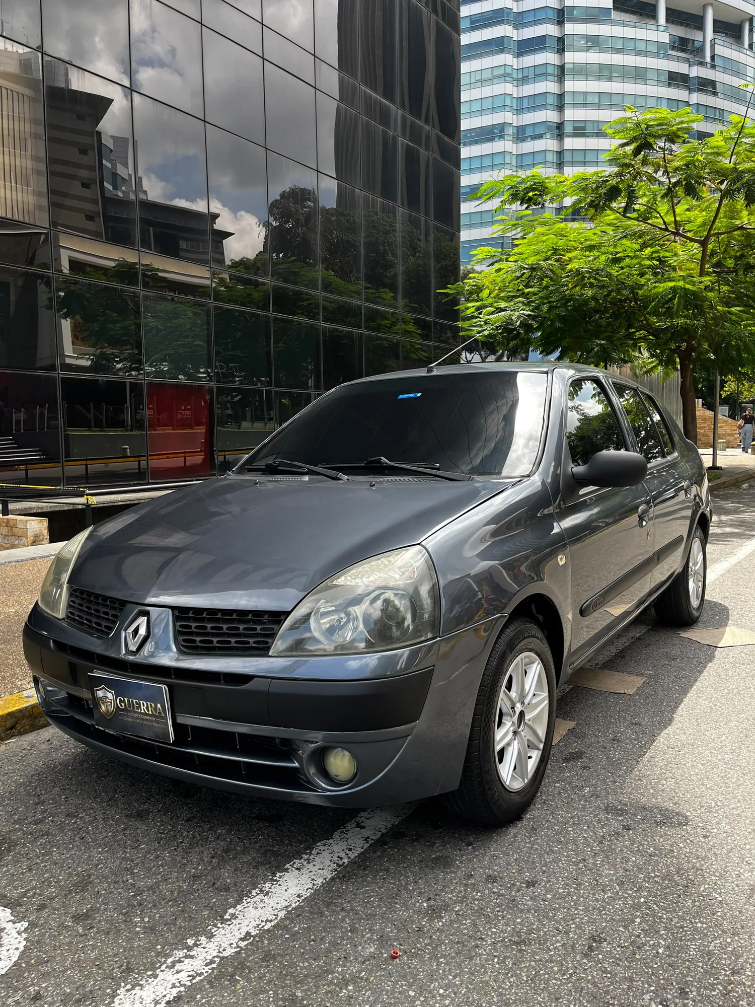 Sedán Renault Symbol 2009 en caracas