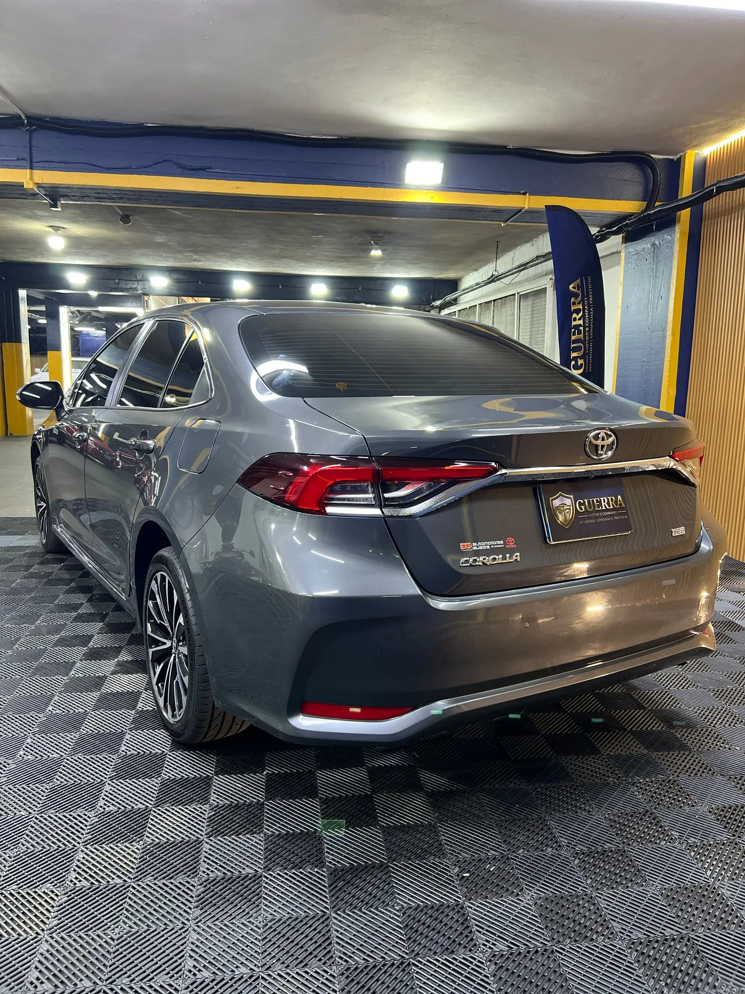 Sedán Toyota Corolla 2025 SEG en Caracas — foto 2