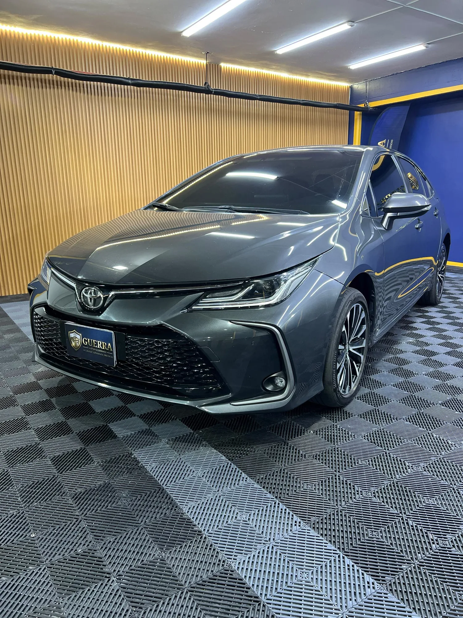 Sedán Toyota Corolla 2025 SEG en Caracas — foto 3